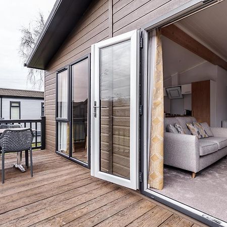 Roydon Marina Village Lodges Eksteriør billede