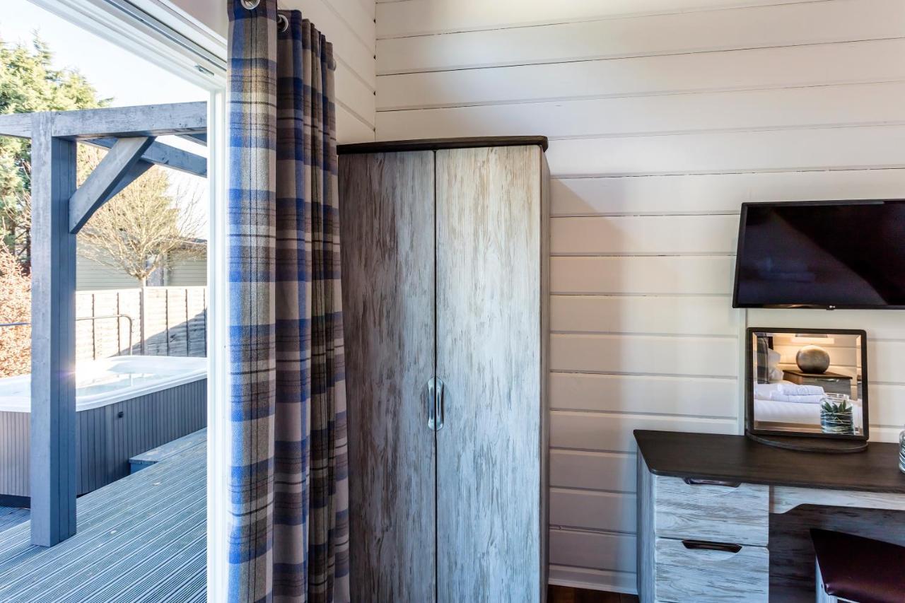 Roydon Marina Village Lodges Eksteriør billede