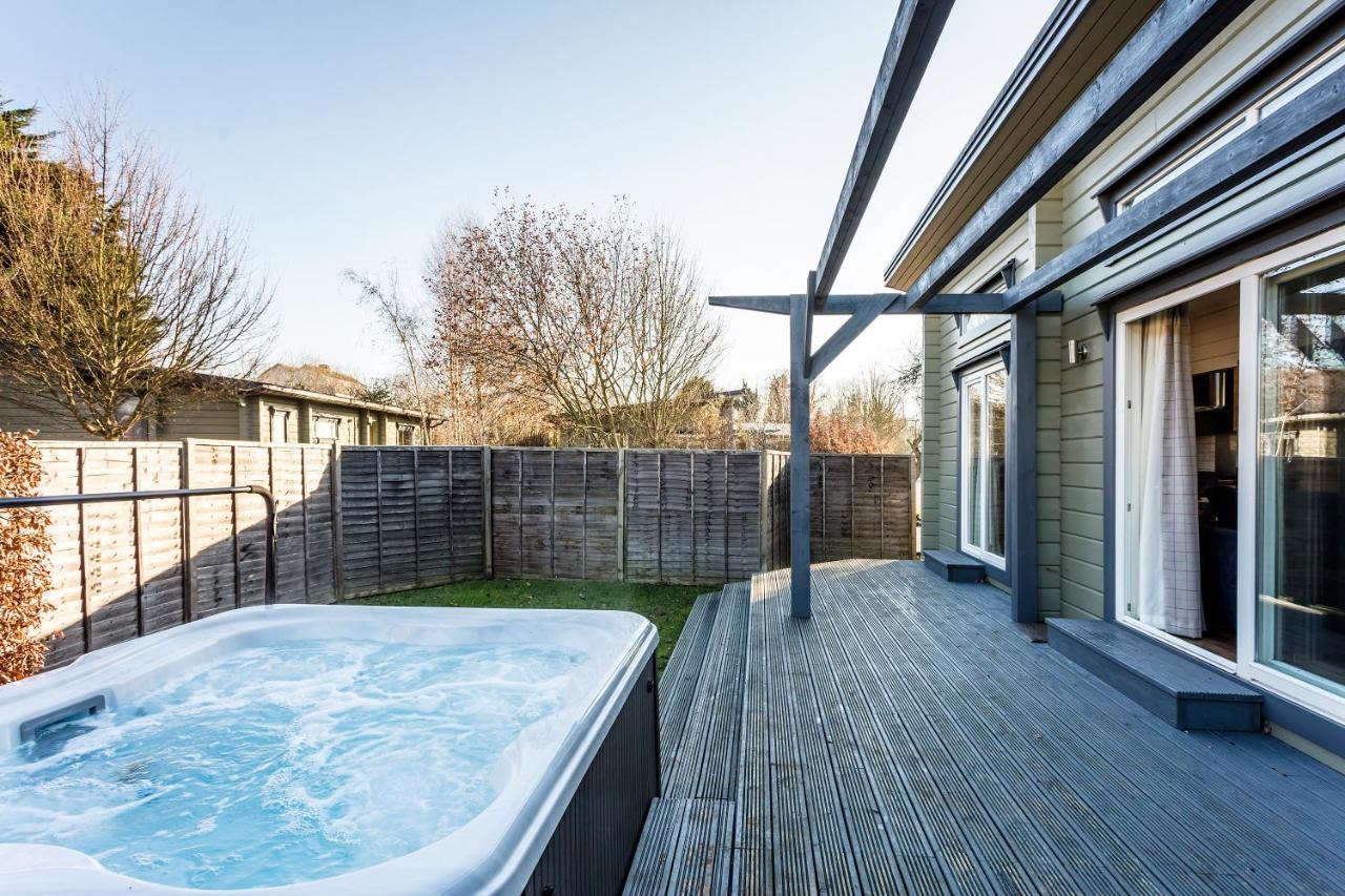 Roydon Marina Village Lodges Eksteriør billede