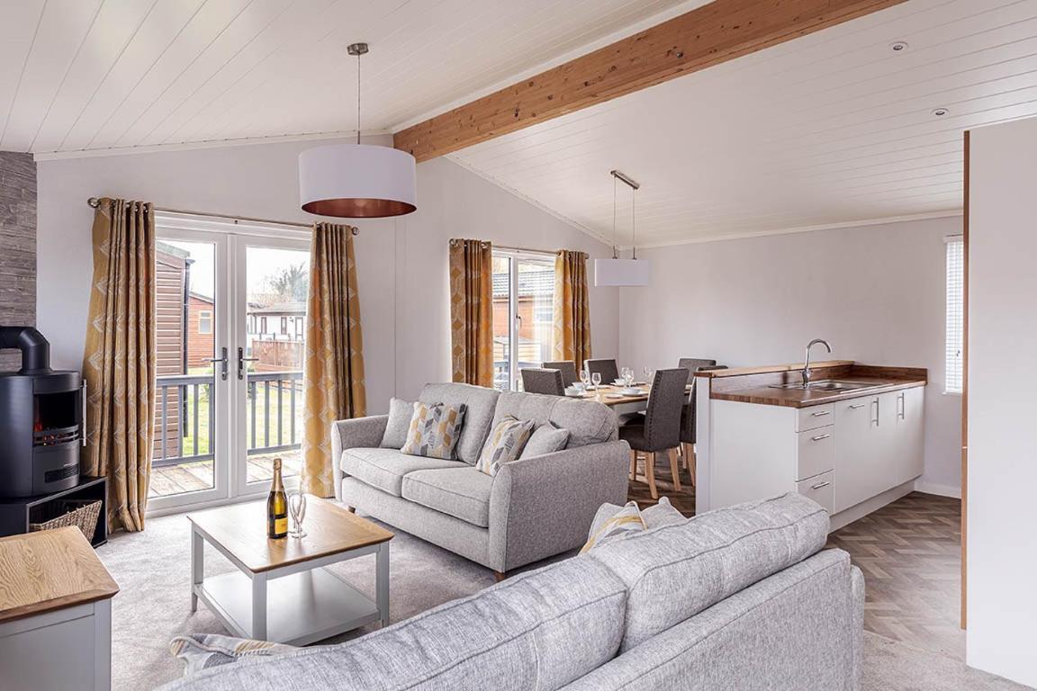Roydon Marina Village Lodges Eksteriør billede