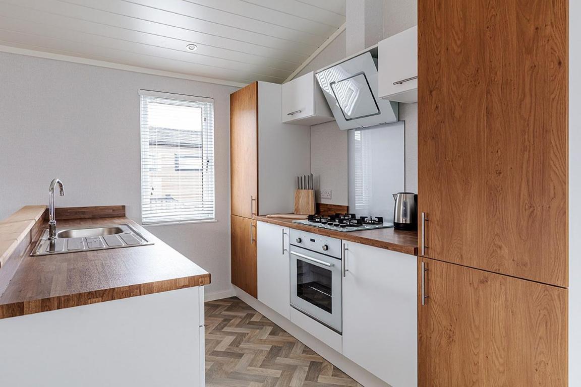 Roydon Marina Village Lodges Eksteriør billede