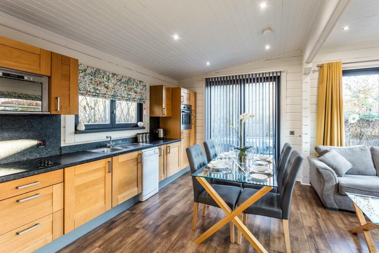 Roydon Marina Village Lodges Eksteriør billede