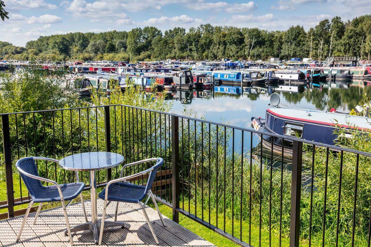Roydon Marina Village Lodges Eksteriør billede
